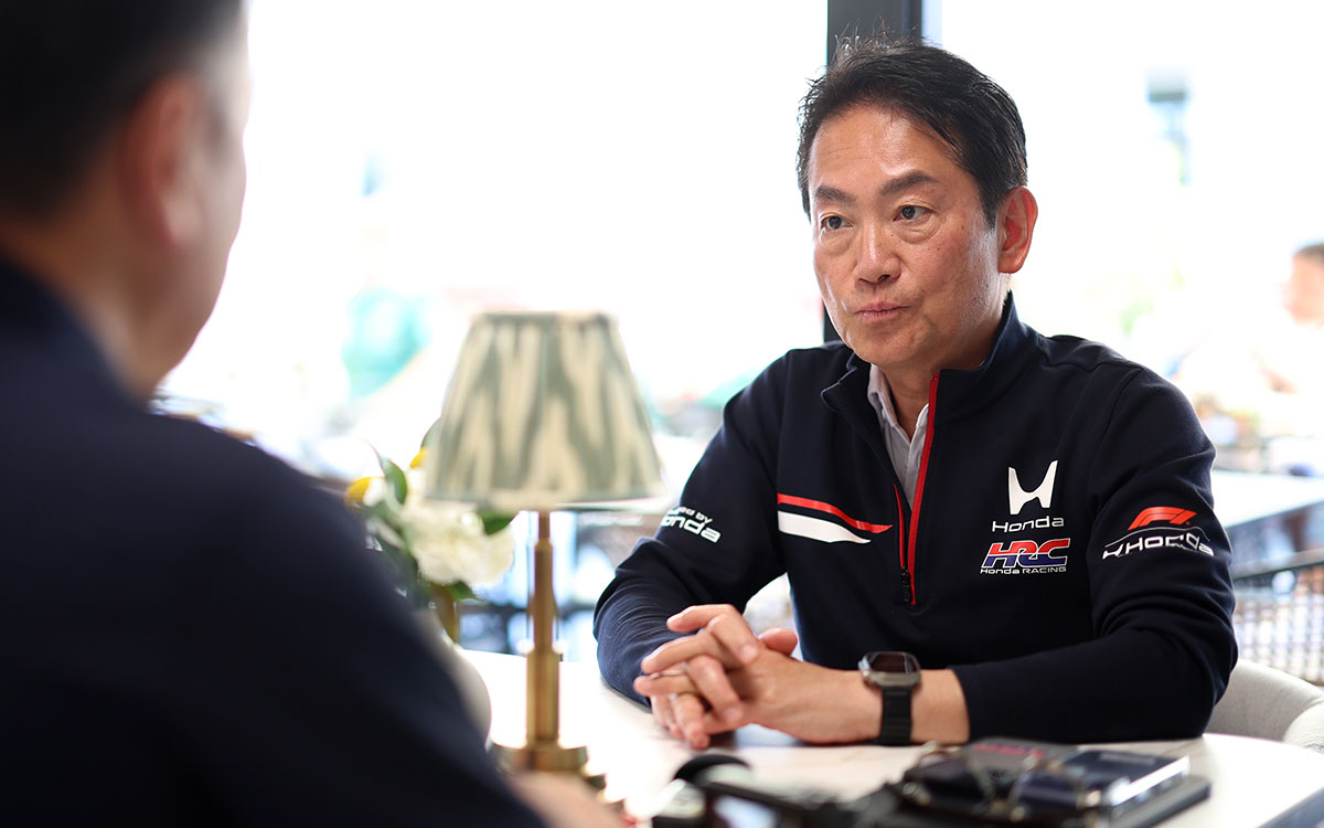 取材に応じる渡辺康治（ホンダ・レーシング代表取締役社長）、2026年6月12日(金) F1スペインGP（カタロニア・サーキット）