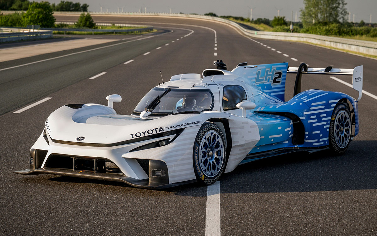 トヨタの液体水素燃料プロトタイプ車両「TR LH2 Racing Prototype」のフロントクオータービュー、2026年6月4日(水)