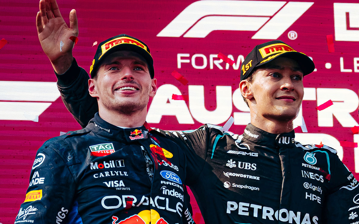表彰台立つ優勝したジョージ・ラッセル（メルセデス）と2位マックス・フェルスタッペン（レッドブル）、2026年6月28日(日) F1オーストリアGP決勝（レッドブル・リンク）