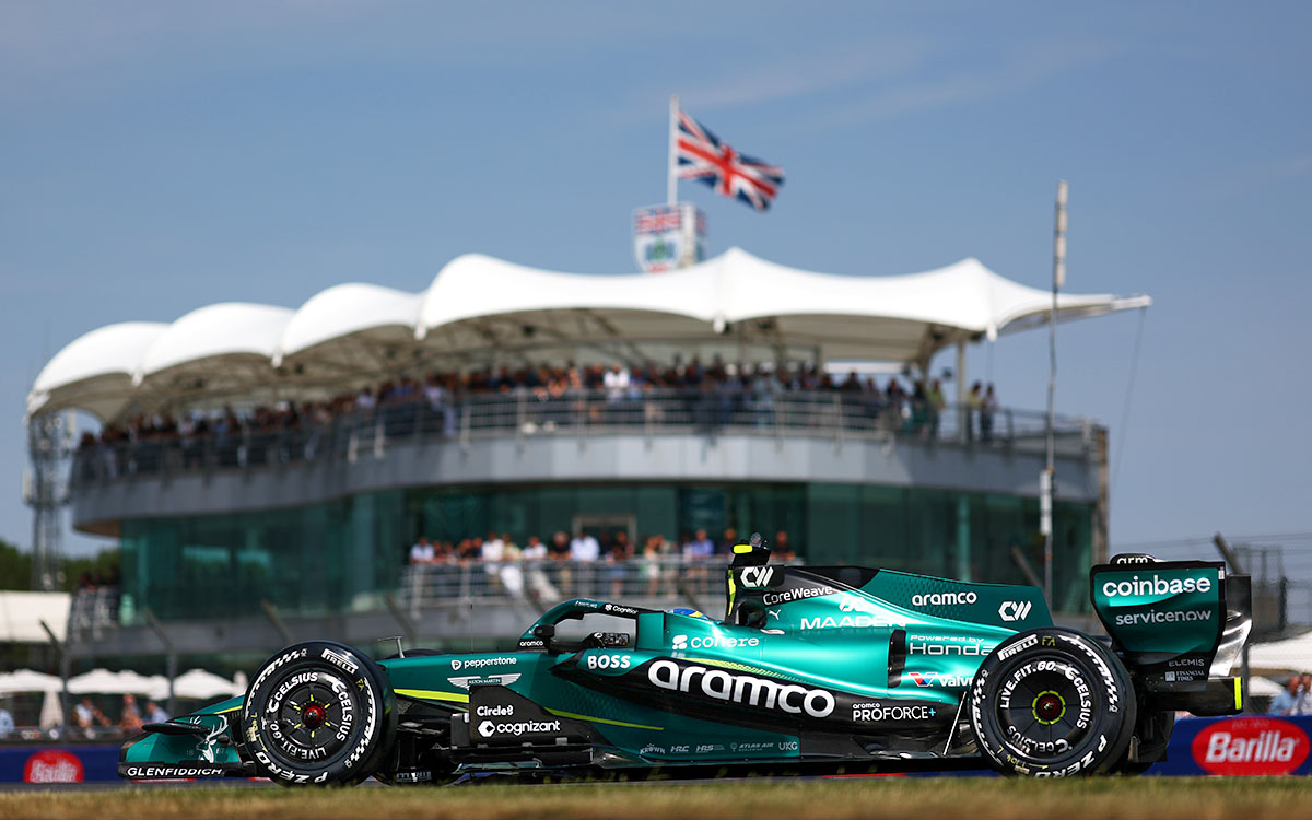シルバーストン・サーキットを走行するフェルナンド・アロンソ（アストンマーティン・ホンダ）、2026年7月3日(金) F1イギリスGP FP1