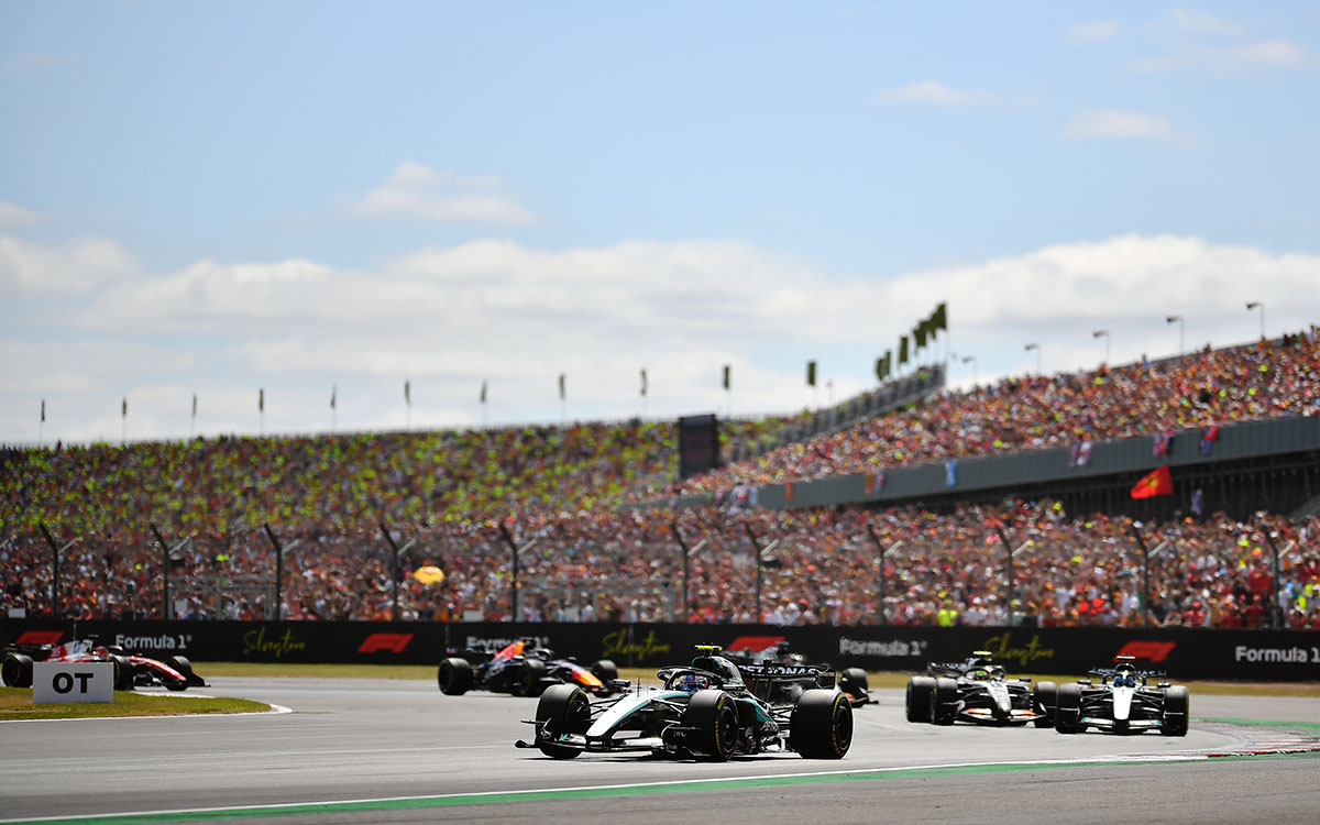シルバーストーン・サーキットを走行するアンドレア・キミ・アントネッリ（メルセデス）、2026年7月4日(土) F1イギリスGPスプリント