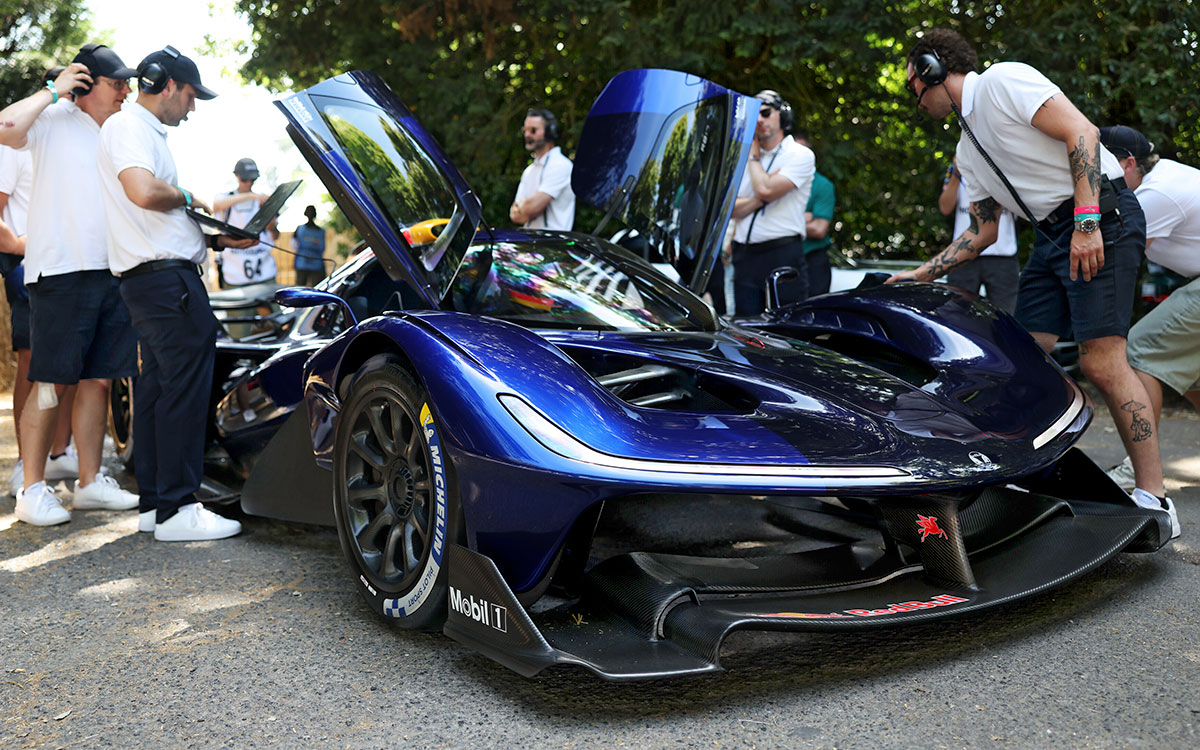 レッドブル「RB17」のコックピットに収まるエイドリアン・ニューウェイ（アストンマーティン・ホンダ代表）、2026年7月9日(木) グッドウッド・フェスティバル・オブ・スピード (3)