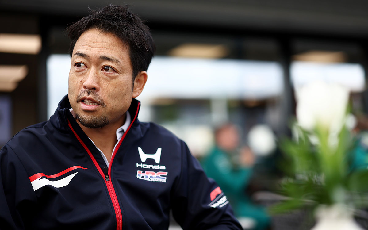 決勝前のパドックに立つ折原伸太郎（ホンダ・レーシング トラックサイドゼネラルマネージャー兼チーフエンジニア）、2026年8月23日(日) F1オランダGP（ザントフォールト・サーキット）