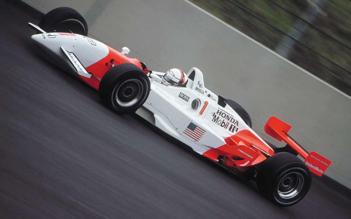 2001年のCARTチャンピオンマシン、ジル・ド・フェラン駆るレイナード01i