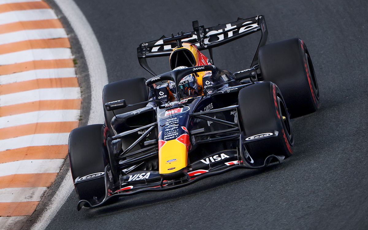 ザントフォールト・サーキットを走行するマックス・フェルスタッペンのレッドブルRB22、2026年8月22日(土) F1オランダGP予選