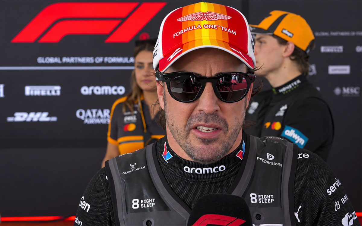 インタビューを受けるフェルナンド・アロンソ（アストンマーティン・ホンダ）、2026年9月13日(日) F1スペインGP決勝（マドリンク）