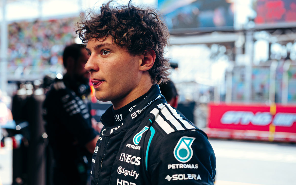 ピットガレージに入るアンドレア・キミ・アントネッリ(メルセデス)、2026年9月24日(木) F1アゼルバイジャンGPフリー走行(バクー市街地コース)