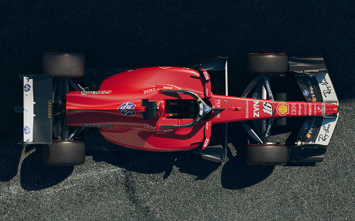 1996年型F310をモチーフとする特別カラーをまとったシャルル・ルクレールのスクーデリア・フェラーリSF-26、2026年F1イタリアGP