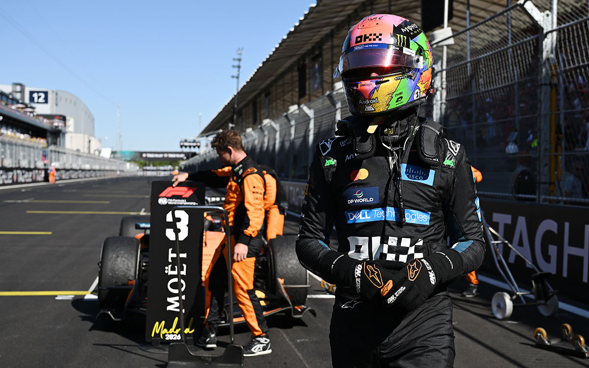 3位フィニッシュを経てマシンを降りてパルクフェルメを歩くランド・ノリス（マクラーレン）、2026年9月13日(日) F1スペインGP決勝（マドリンク）
