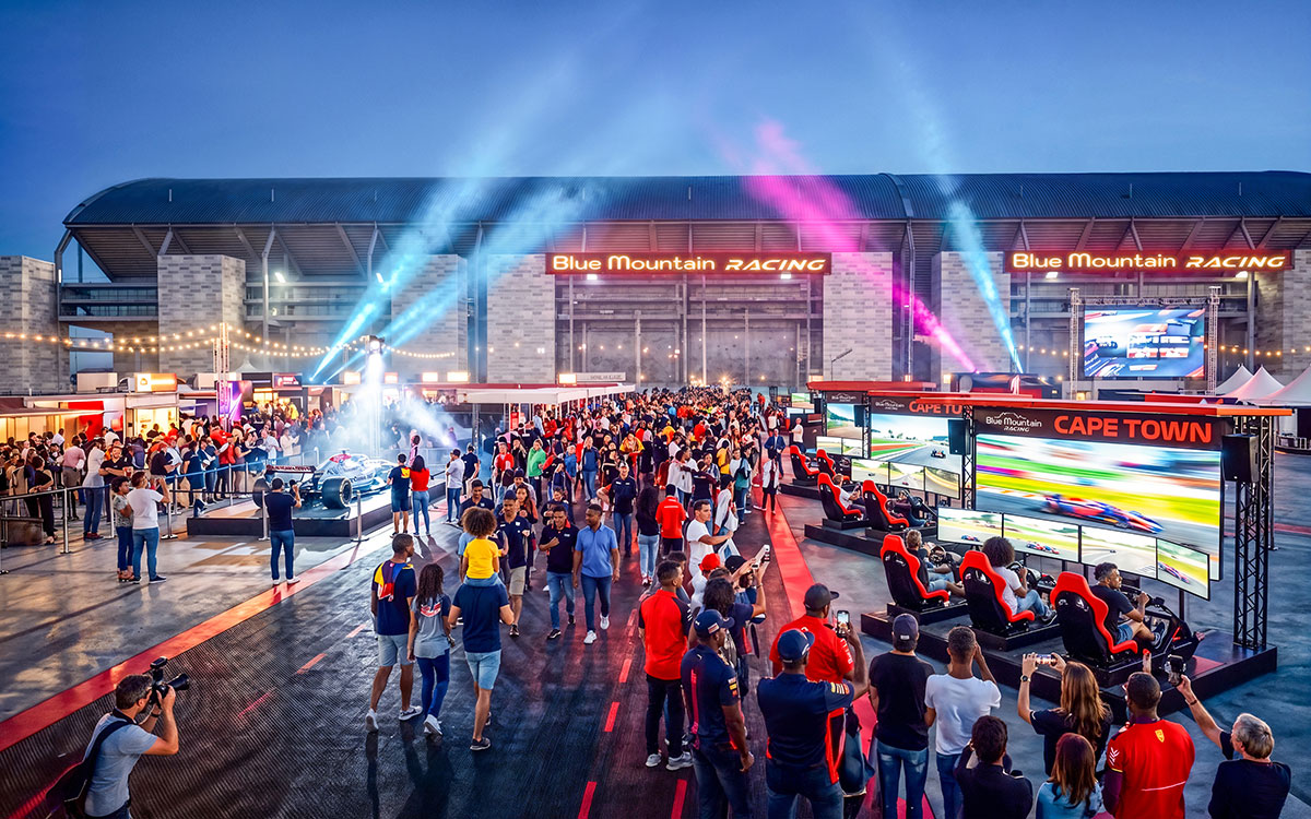 F1マシンの展示やレーシングシミュレーターを楽しむファンを描いたイメージ、南アフリカ・ケープタウン近郊スワートランドに建設予定の新サーキット完成予想図、2026年9月30日(水)