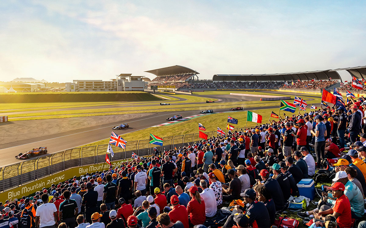 観客で埋まったグランドスタンドの前をF1マシンが走行する様子、南アフリカ・ケープタウン近郊スワートランドに建設予定の新サーキット完成予想図、2026年9月30日(水)