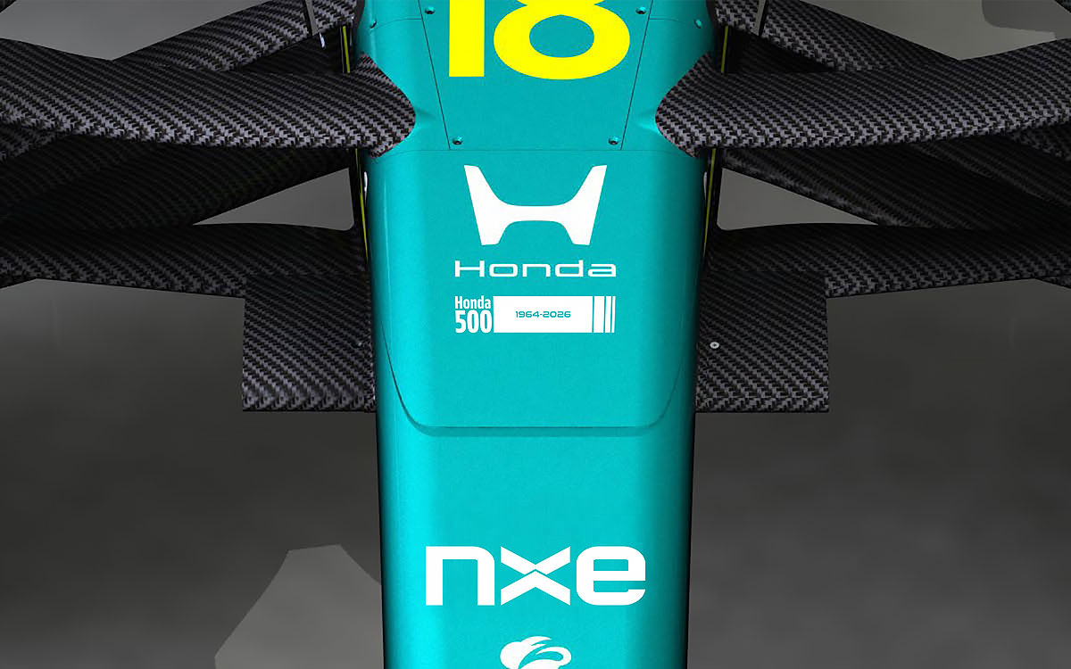 2026年F1アメリカGPでのホンダF1通算500戦達成を記念し、アストンマーティンAMR26のノーズに掲出される「Honda 500」記念ロゴのクローズアップ画像、2026年10月20日(火)公開