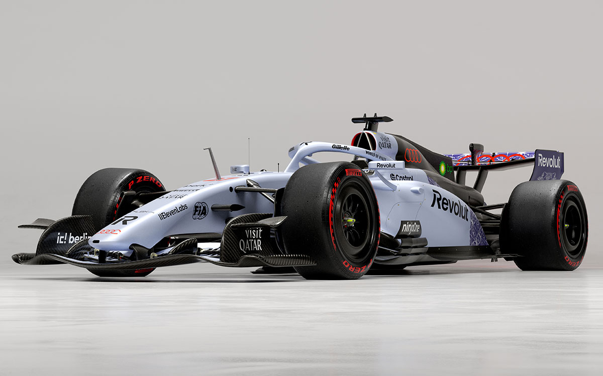 青みがかったシルバーの車体とプラナカン模様が特徴のアウディR26 F1シンガポールGPスペシャルリバリーを前方から見たデザイン、2026年10月5日(月)公開