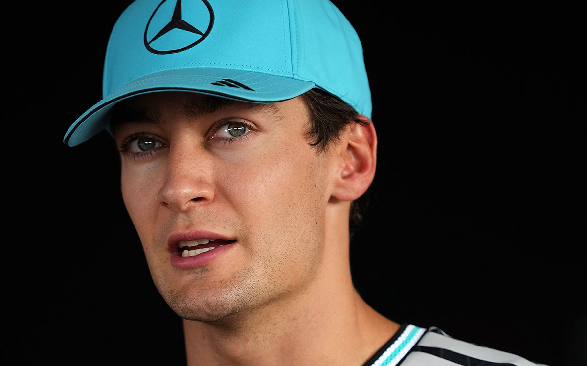 インタビューに応じる予選8番手のジョージ・ラッセル（メルセデス）、2026年10月3日(土) F1バーレーンGP（セパン・インターナショナル・サーキット）